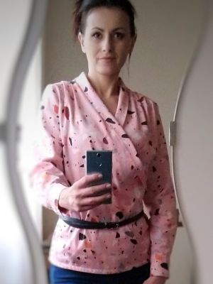 PDF symønster til download, DIY bluse med slå-om effekt.