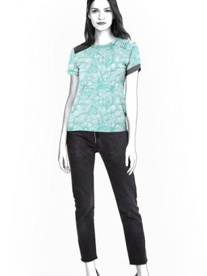 Inspirationskilde for syning af t-shirt med kreative detaljer.