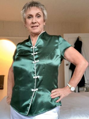 Digitalt mønster til bluse i kinesisk stil – sy-selv med fine detaljer.