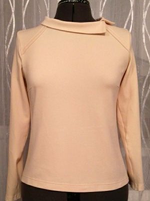 Digitalt symønster – sy en moderne longsleeve med elegante manchetter og en stilfuld ståkrave.