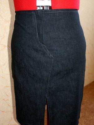 Digitalt symønster til denim nederdel, ideel til hobby-syersker og moderne DIY projekter.