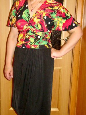 Bluse med drapering foran i print