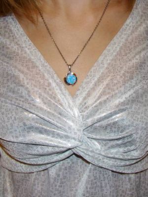 Bluse med drapering foran i ensfarvet stof