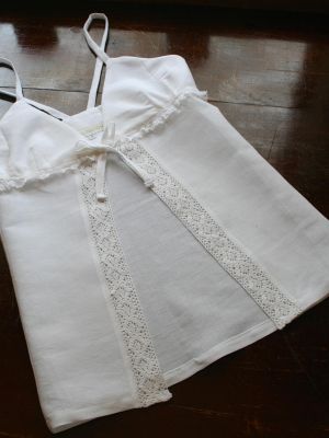 Design din egen chemise-natkjole – romantisk aftenklar med forreste binding.