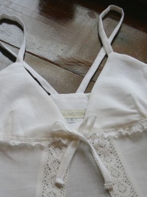 Elektronisk mønster for chemise-natkjole – feminin pasform med delikat binding.
