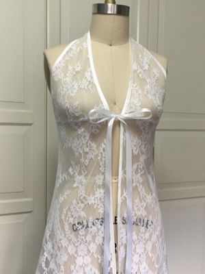 Tilpas chemise med blondetop – personlig og stilfuld pasform.