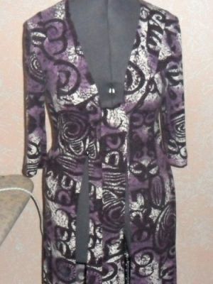 Hjemmesyet lang jersey-cardigan med bindebånd og løstsiddende design.