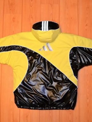 Sportsjakke med asymmetrisk mønster i 2 farver – PDF symønster til DIY syning af stilfuld jakke.
