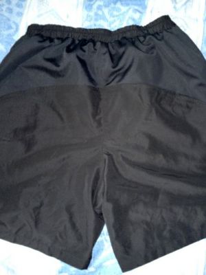 Herreshorts til sommer – elektronisk mønster med moderne design.