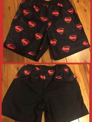 Herreshorts med bærestykke bag på – PDF symønster til download.