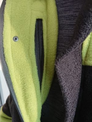 Sportsjakke med detaljer – elektronisk mønster til unikke syprojekter.