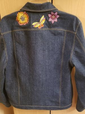 Bagside af denim-jakke til børn – pdf mønster 7006.